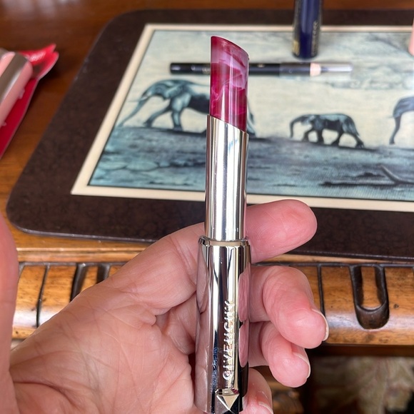 🌟🛍️HOST PICK🛍️🌟7 Piece High End Makeup Products - Picture 9 of 12